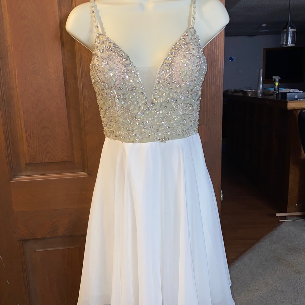 Jovani White Cocktai Formal Homecoming Gown Dress, Size 0